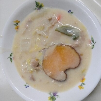 小松菜がなかったので、白菜で作りましたが、ネギがいい味出してくれてる気がします！ポカポカほくほくで温まりました！
ごちそうさまでした☆